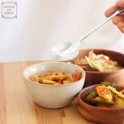 House Of Husk 1 Persoons Chopstick Lepel Set - 1 Paar Metalen Koreaanse Eetstokjes - Inclusief Eetlepel En Houder - RVS - Metaal - Eetstokjes - Koreaans - Vaatwasserbestendig - Sushi Chopsticks - Noodles - Zilver -Beste Bestek Winkel 1200x1200 316