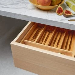 SCHOBERG Houten Bestekbak 34 Cm X 25 Cm X 5 Cm | Bamboe Enkele Keuken Bestekbak | Universele Bestekbak 10 SCHOBERG Houten Bestekbak 34 Cm X 25 Cm X 5 Cm | Bamboe Enkele Keuken Bestekbak | Universele Bestekbak -Beste Bestek Winkel 1200x1200 396
