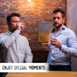 Whisiskey Luxe Whiskey Set - Incl. 2 Whiskey Glazen, 8 Whiskey Stones, 2 Onderzetters, Fluwelen Opbergzak, Opbergbox - Whisky Geschenkdoos - Glas - Herbruikbare IJsblokjes - Cadeau Voor Man & Vrouw -Beste Bestek Winkel 1200x1200 528