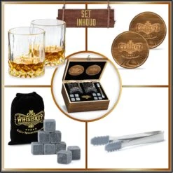 Whisiskey Luxe Whiskey Set - Incl. 2 Whiskey Glazen, 8 Whiskey Stones, 2 Onderzetters, Fluwelen Opbergzak, Opbergbox - Whisky Geschenkdoos - Glas - Herbruikbare IJsblokjes - Cadeau Voor Man & Vrouw -Beste Bestek Winkel 1200x1200 529