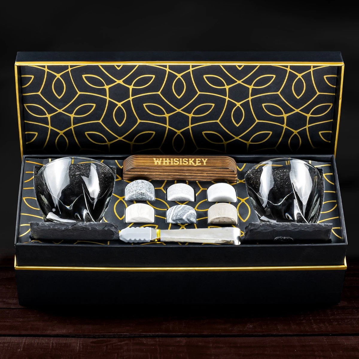 Whisiskey Luxe Whiskey Rocks Set - Whiskey Stones - 6 Stuks - IJstang - Herbruikbare IJsblokjes - Graniet Whiskey Stenen Voor Glazen - Accessoires - IJklontjes Steen - Drank Koeler - Cadeau Voor Man & Vrouw 4 Whisiskey Luxe Whiskey Rocks Set - Whiskey Stones - 6 Stuks - IJstang - Herbruikbare IJsblokjes - Graniet Whiskey Stenen Voor Glazen - Accessoires - IJklontjes Steen - Drank Koeler - Cadeau Voor Man & Vrouw - Afbeelding 2