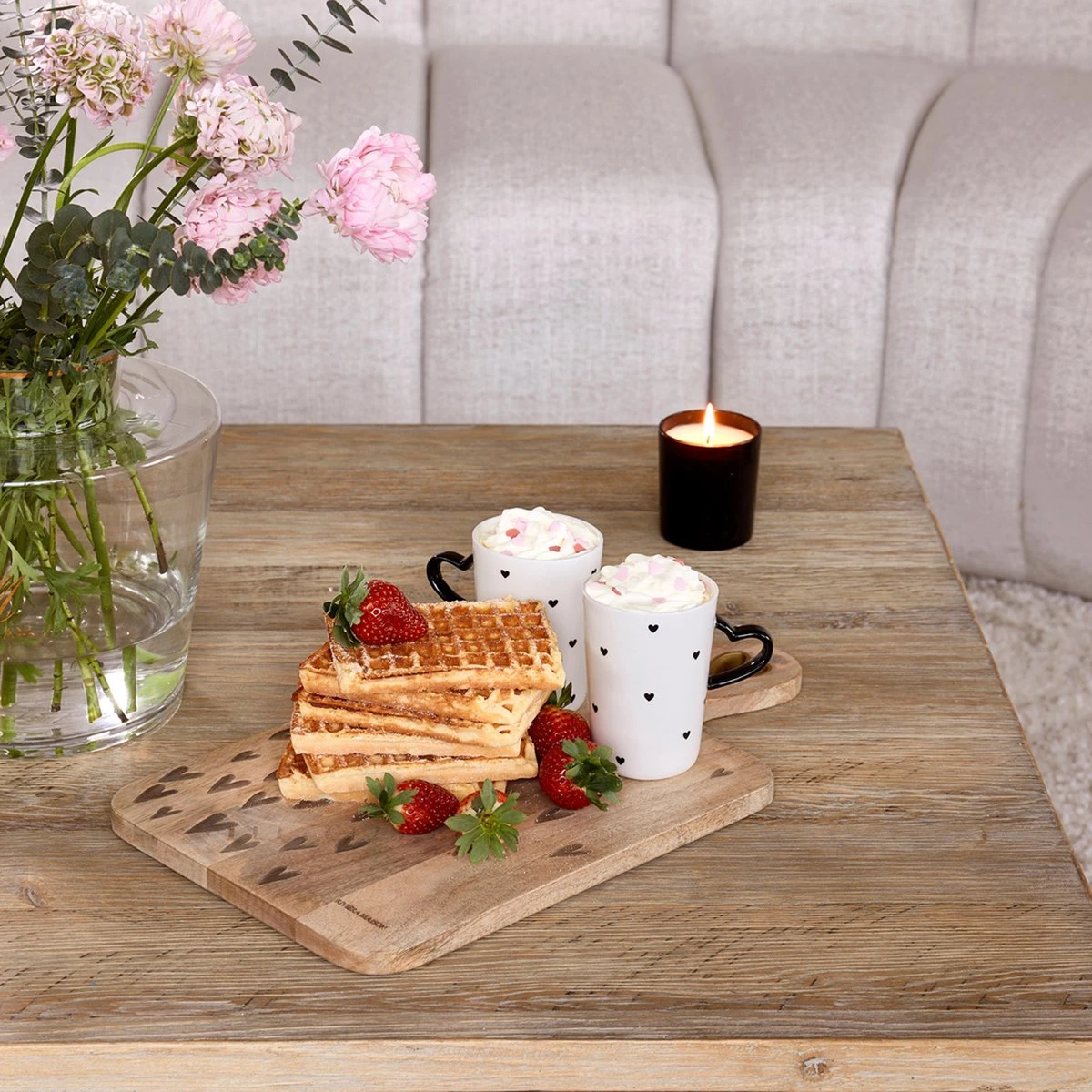 Riviera Maison Mok, Drinkmok, Theemok Met Hartjes Oor - RM Love Mug - Wit - Porselein - 300 ML - 1 Stuk 6 Riviera Maison Mok, Drinkmok, Theemok Met Hartjes Oor - RM Love Mug - Wit - Porselein - 300 ML - 1 Stuk - Afbeelding 4