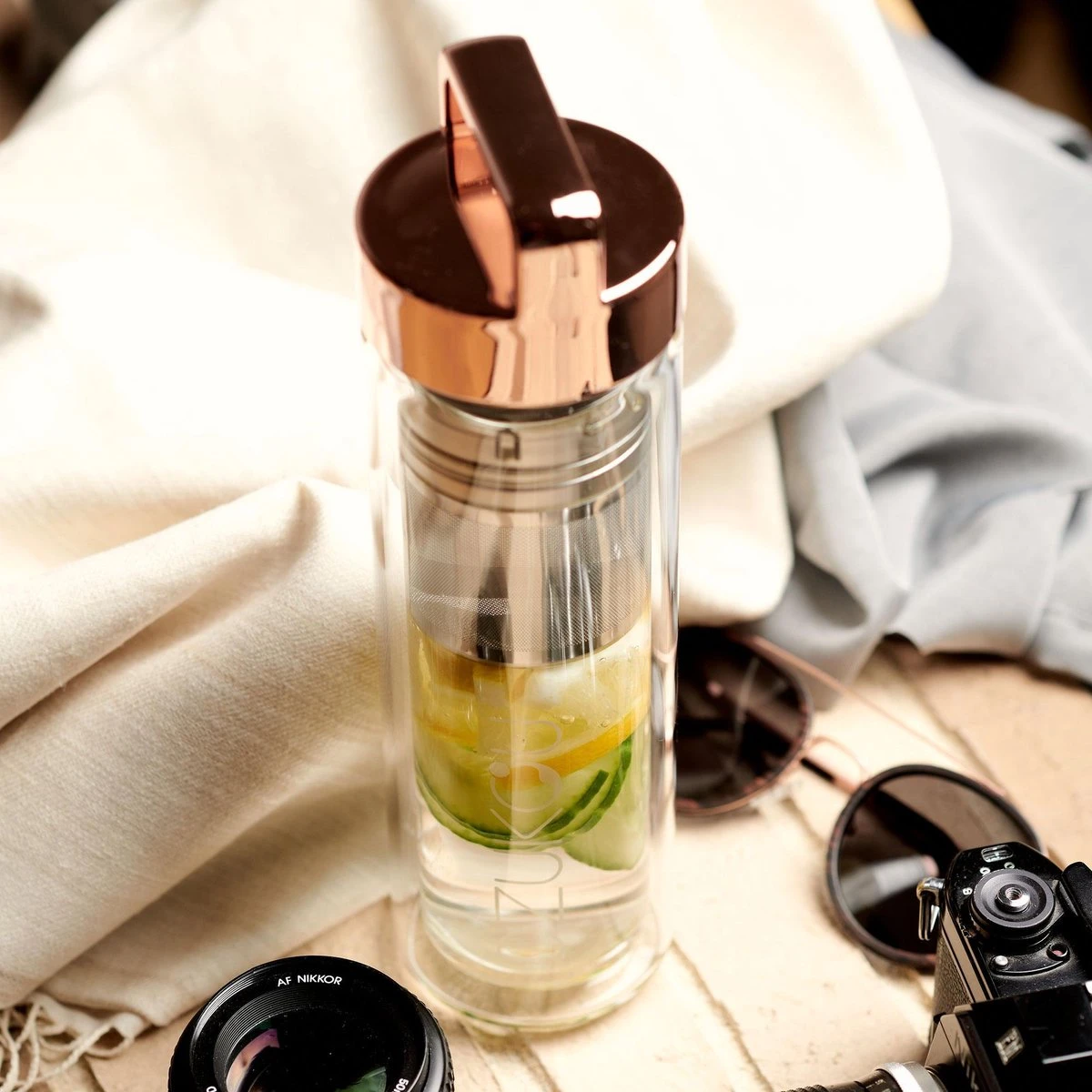 Dzukou - Theeglas Met Filter - Waterfles Met Fruit Filter - Thermosfles Met Rosé Gouden Dop - 425 Ml Dubbelwandig Glazen Waterfles - Theefles - Duurzame En Milieuvriendelijke Theebeker Voor Onderweg – Luchtdicht En Lekvrij 5 Dzukou - Theeglas Met Filter - Waterfles Met Fruit Filter - Thermosfles Met Rosé Gouden Dop - 425 Ml Dubbelwandig Glazen Waterfles - Theefles - Duurzame En Milieuvriendelijke Theebeker Voor Onderweg – Luchtdicht En Lekvrij - Afbeelding 3