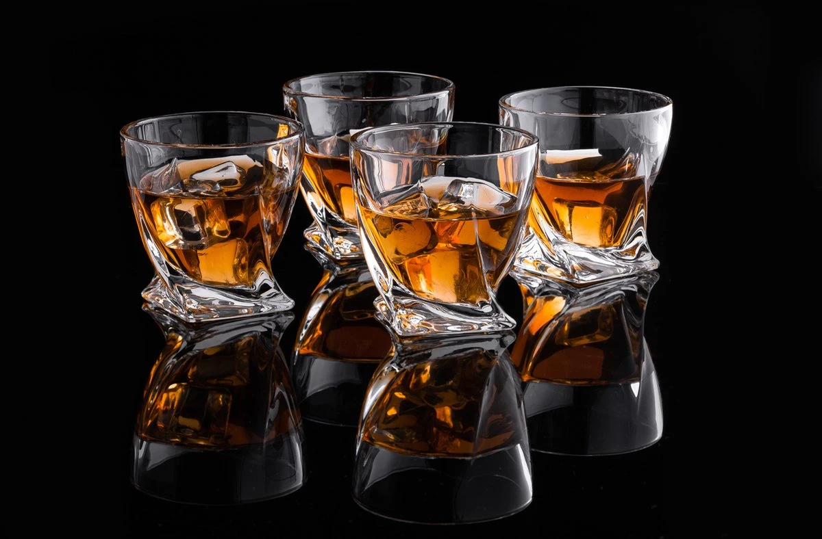 VDN Edam Whiskey Glazen Set Handgeblazen - 4 Whiskeyglazen – Tumbler - Loodvrij Kristal Glas 12 VDN Edam Whiskey Glazen Set Handgeblazen - 4 Whiskeyglazen – Tumbler - Loodvrij Kristal Glas - Afbeelding 10