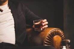 VDN Donella Whiskey Glazen Set Handgeblazen - 4 Whiskeyglazen – Tumbler - Loodvrij Kristal Glas -Beste Bestek Winkel 1200x799 27