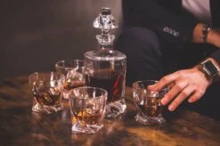 VDN Edam Whiskey Glazen Set Handgeblazen - 4 Whiskeyglazen – Tumbler - Loodvrij Kristal Glas 15 VDN Edam Whiskey Glazen Set Handgeblazen - 4 Whiskeyglazen – Tumbler - Loodvrij Kristal Glas -Beste Bestek Winkel 1200x799 30