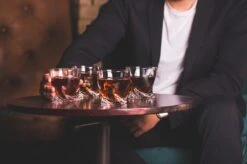 VDN Edam Whiskey Glazen Set Handgeblazen - 4 Whiskeyglazen – Tumbler - Loodvrij Kristal Glas 20 VDN Edam Whiskey Glazen Set Handgeblazen - 4 Whiskeyglazen – Tumbler - Loodvrij Kristal Glas -Beste Bestek Winkel 1200x799 33