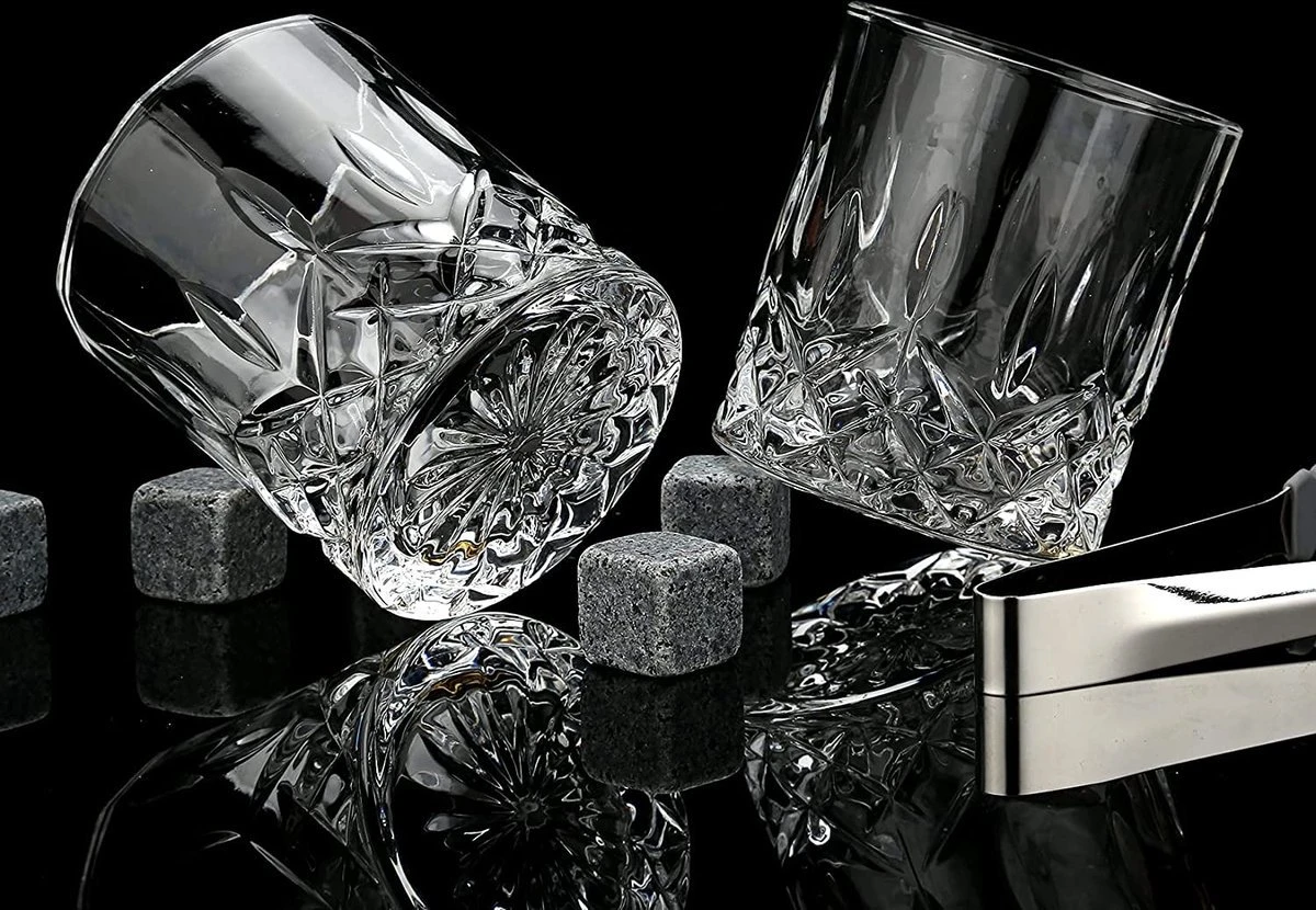 Olvy Whiskey Set Met 2 Whiskey Glazen En 8 Whiskey Stones - Incl. Opbergzakje, Onderzetters En Tang - Cadeauset - Luxe Whisky Set - Whiskey Glazen - Gift Set 5 Olvy Whiskey Set Met 2 Whiskey Glazen En 8 Whiskey Stones - Incl. Opbergzakje, Onderzetters En Tang - Cadeauset - Luxe Whisky Set - Whiskey Glazen - Gift Set - Afbeelding 3