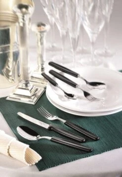 Victorinox Swiss Classic Tafelmessenset - 11cm - 3-delig - Zwart - Gekarteld - RVS En Kunststof -Beste Bestek Winkel 827x1200